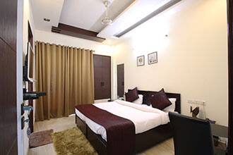 THE DELHI CLUB, Gurgaon 2